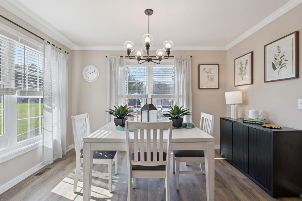 Beautiful dining room in a modular home